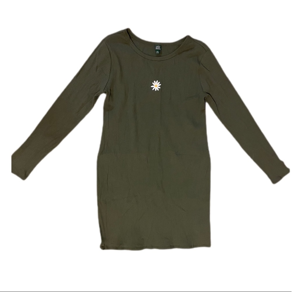 Wild Fable Ribbed Olive mid long sleeve dress w/ Daisy patch